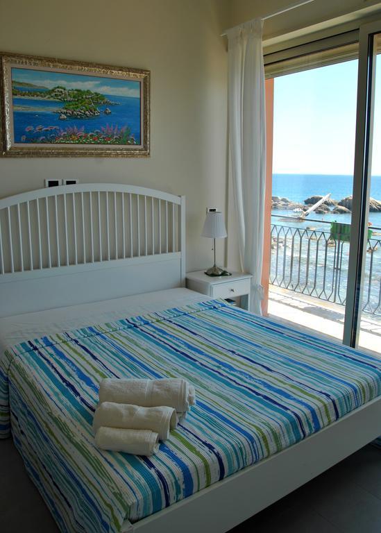 Taorminaxos Wonderful Seaview Apartment Giardini Naxos Luaran gambar