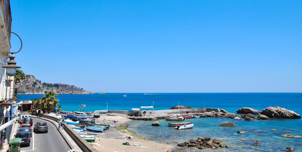 Taorminaxos Wonderful Seaview Apartment Giardini Naxos Luaran gambar
